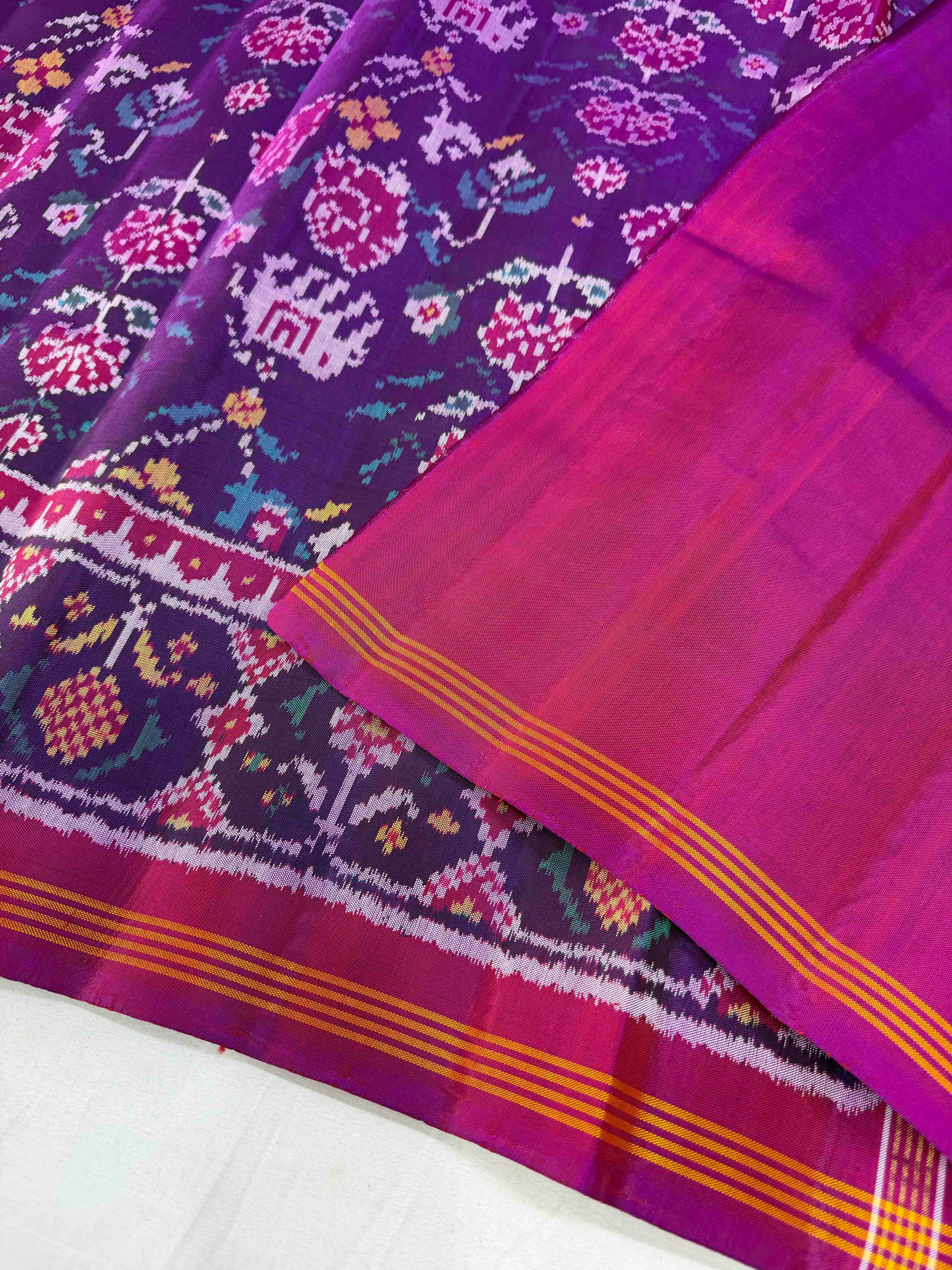 Flower With Motifs Design Handwoven Patola Silk Saree