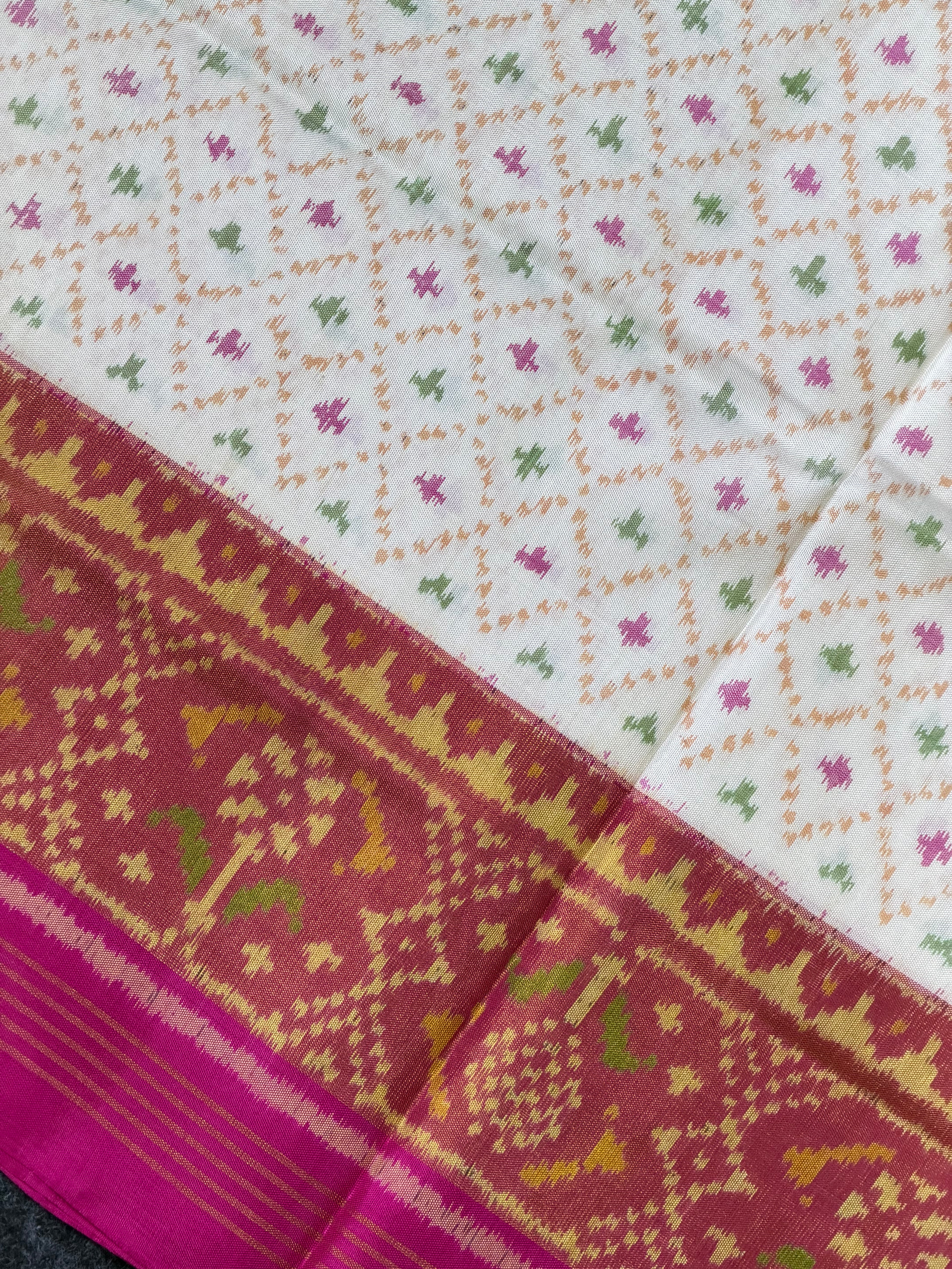 White Daliyabhat Traditional Design Handwoven Patola Silk Saree