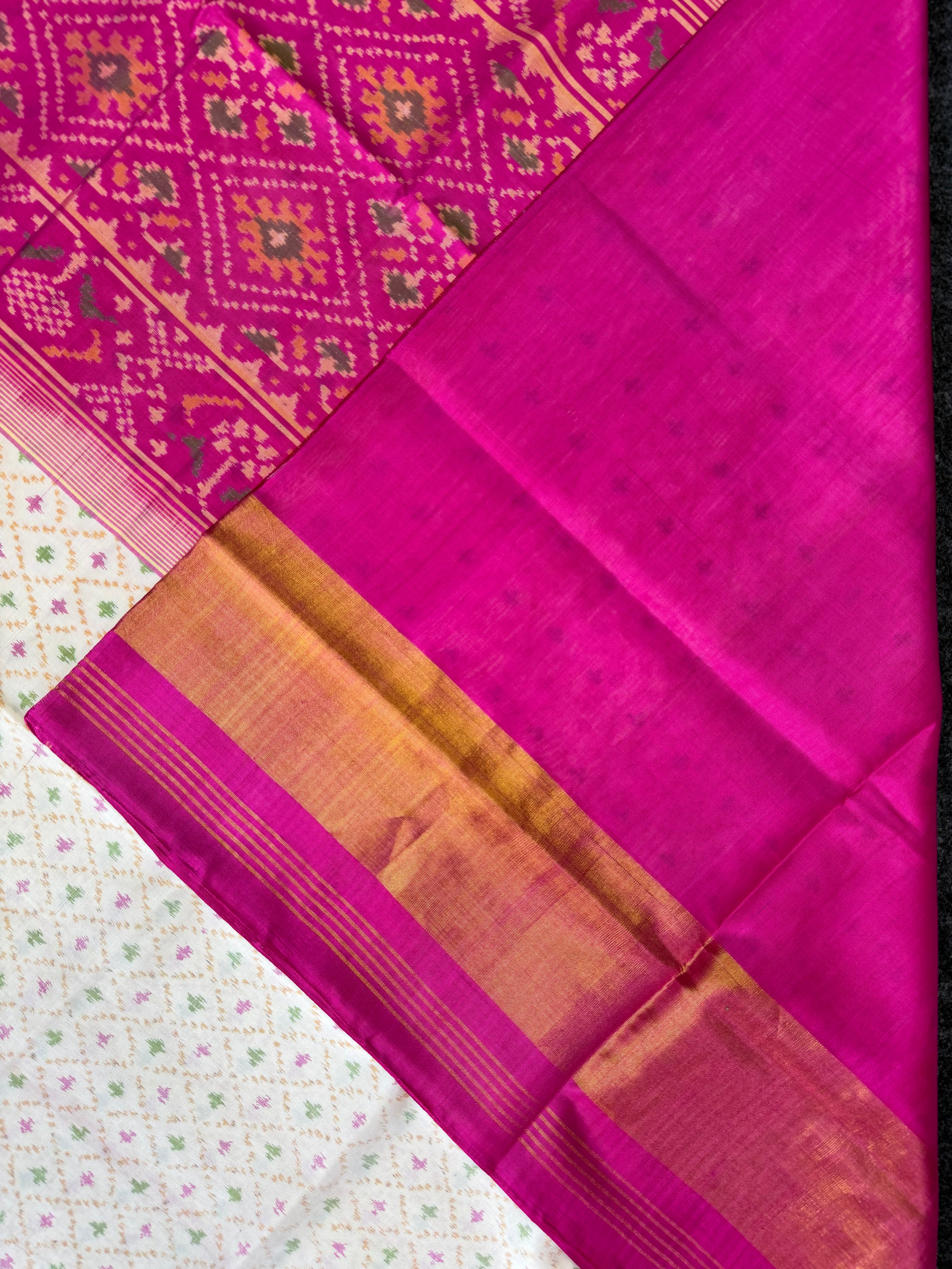 White Daliyabhat Traditional Design Handwoven Patola Silk Saree
