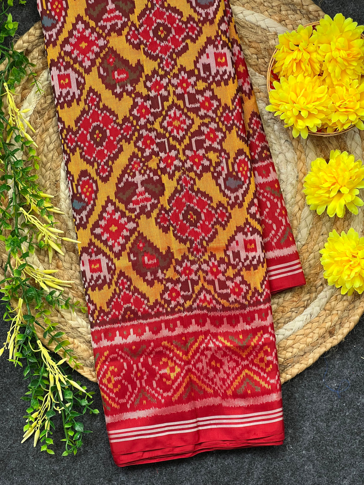 Fusion Traditional Design Handwoven Patola Silk Saree Main image