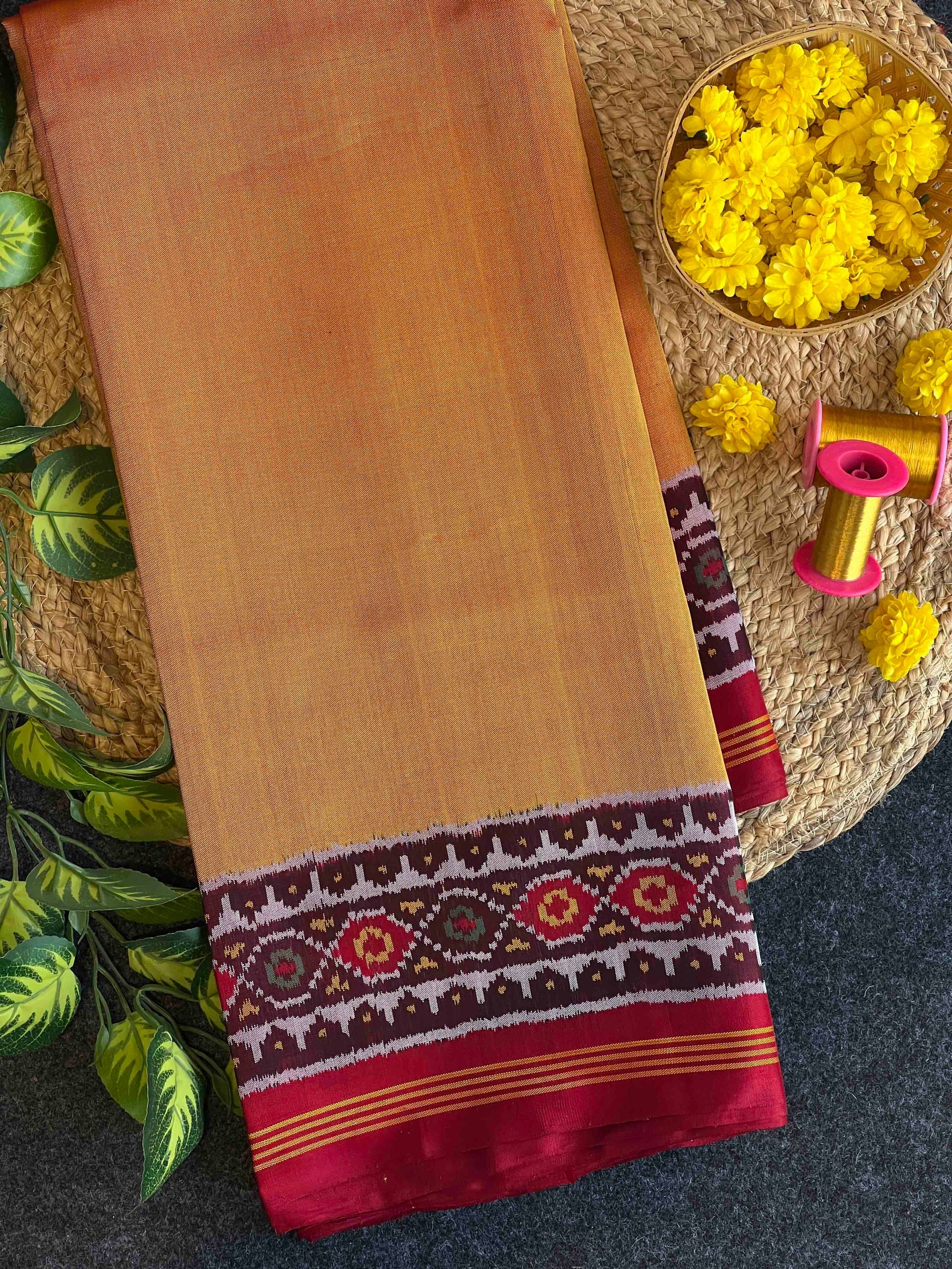 Plain Gala Border With Designer Blouse Handwoven Patola Silk Saree Main image
