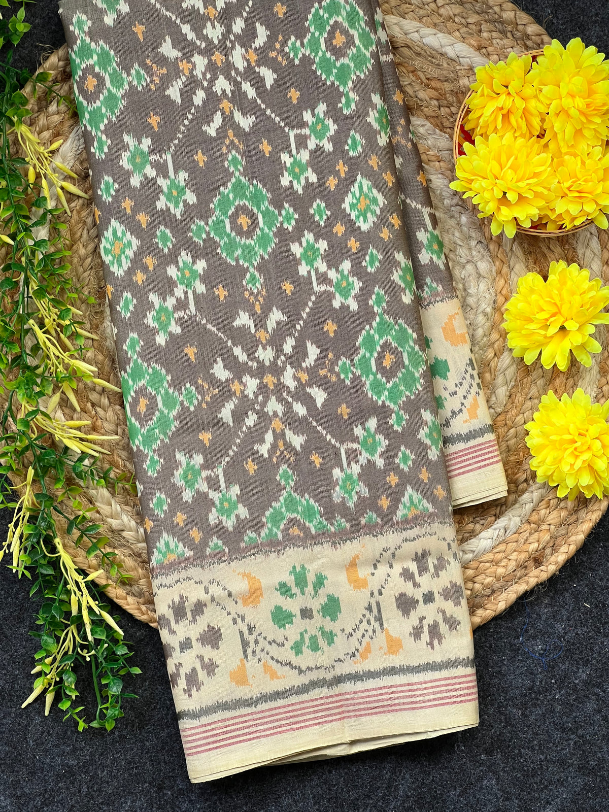 Navratna Traditional Design Handwoven Patola Silk Saree Main image