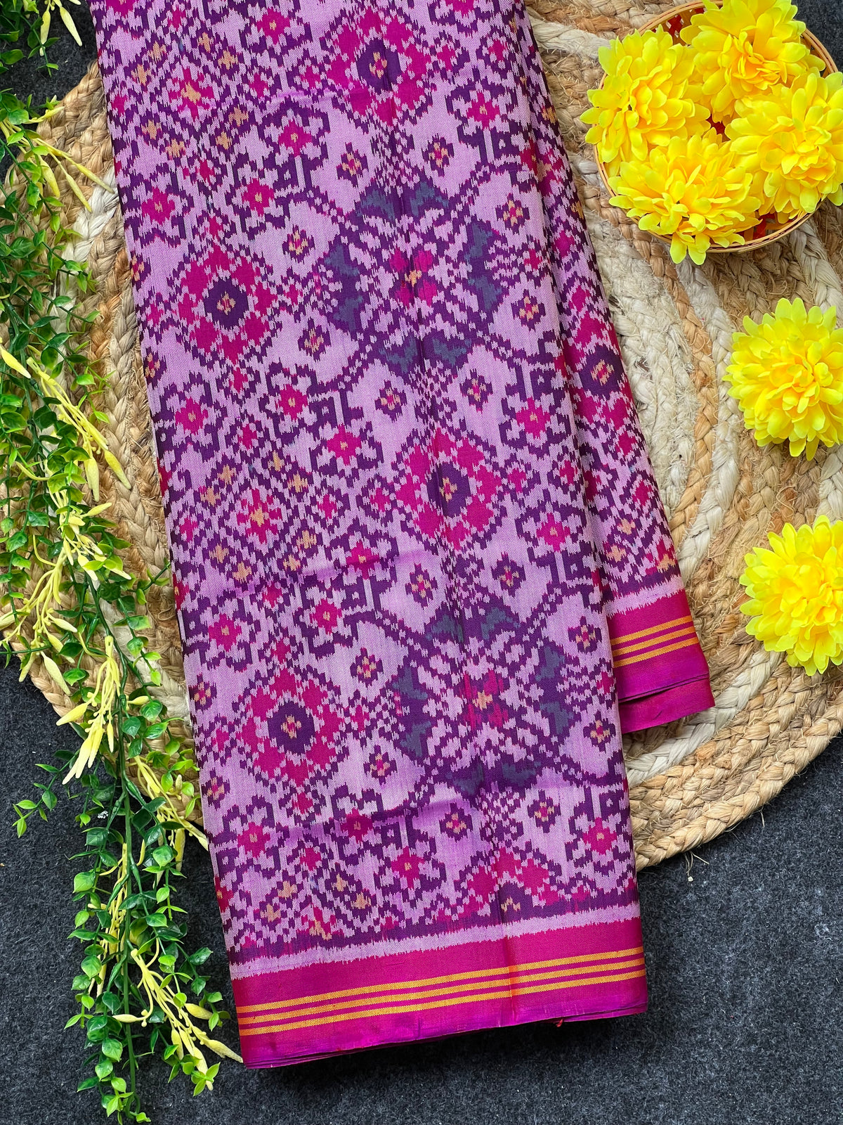 Navratna Design with Exclusive Pallu Handwoven Patola Silk Saree Main image