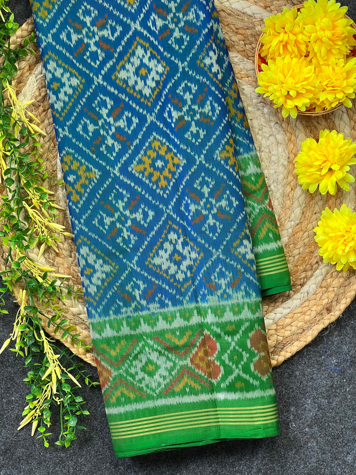 Royal Blue Pan-Chanda Design Handwoven Patola Silk Saree Main image