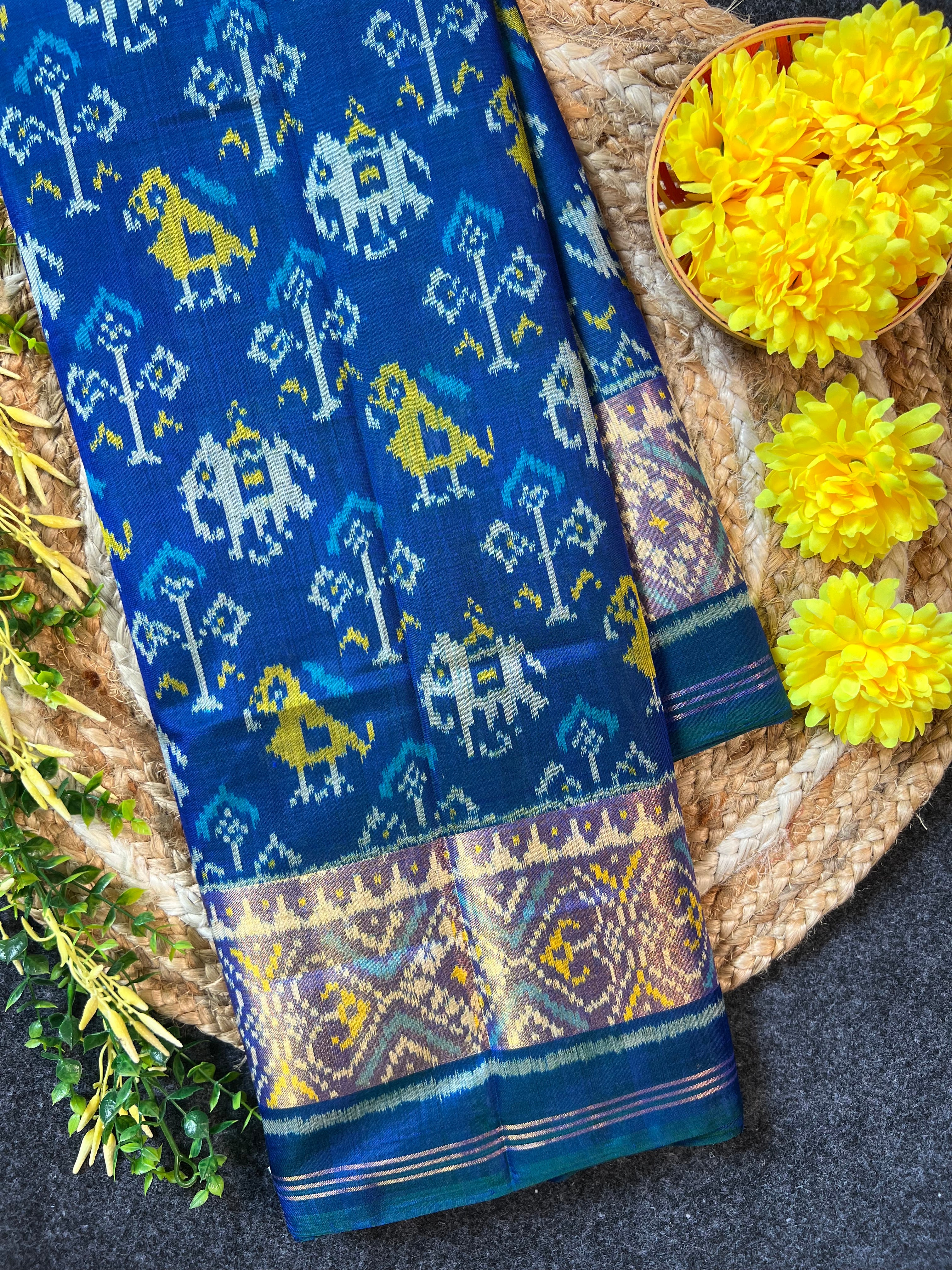 Traditional Design Handwoven Patola Silk Saree Main image