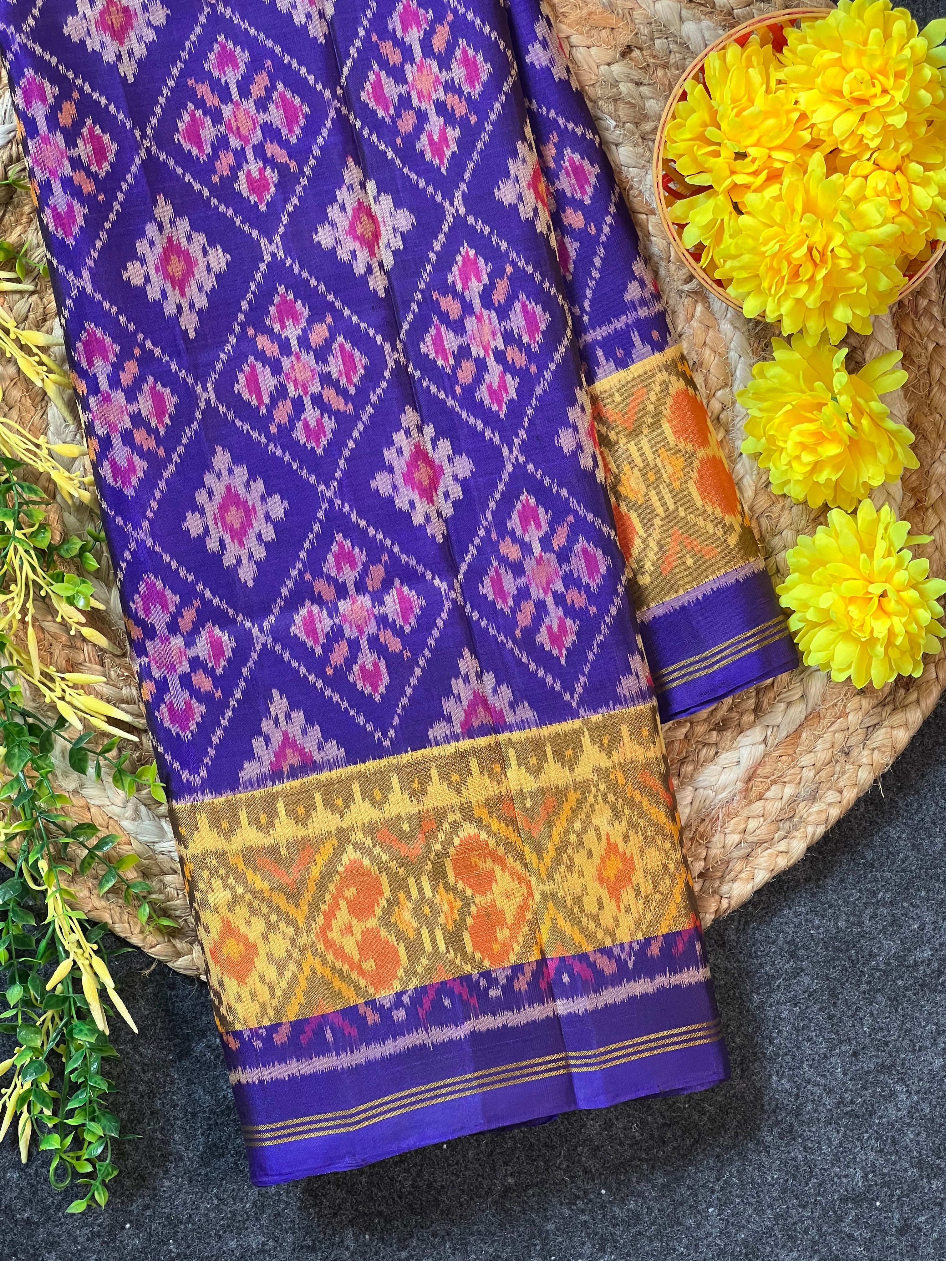 Pan-Chanda Traditional Design Handwoven Patola Silk Saree Main image