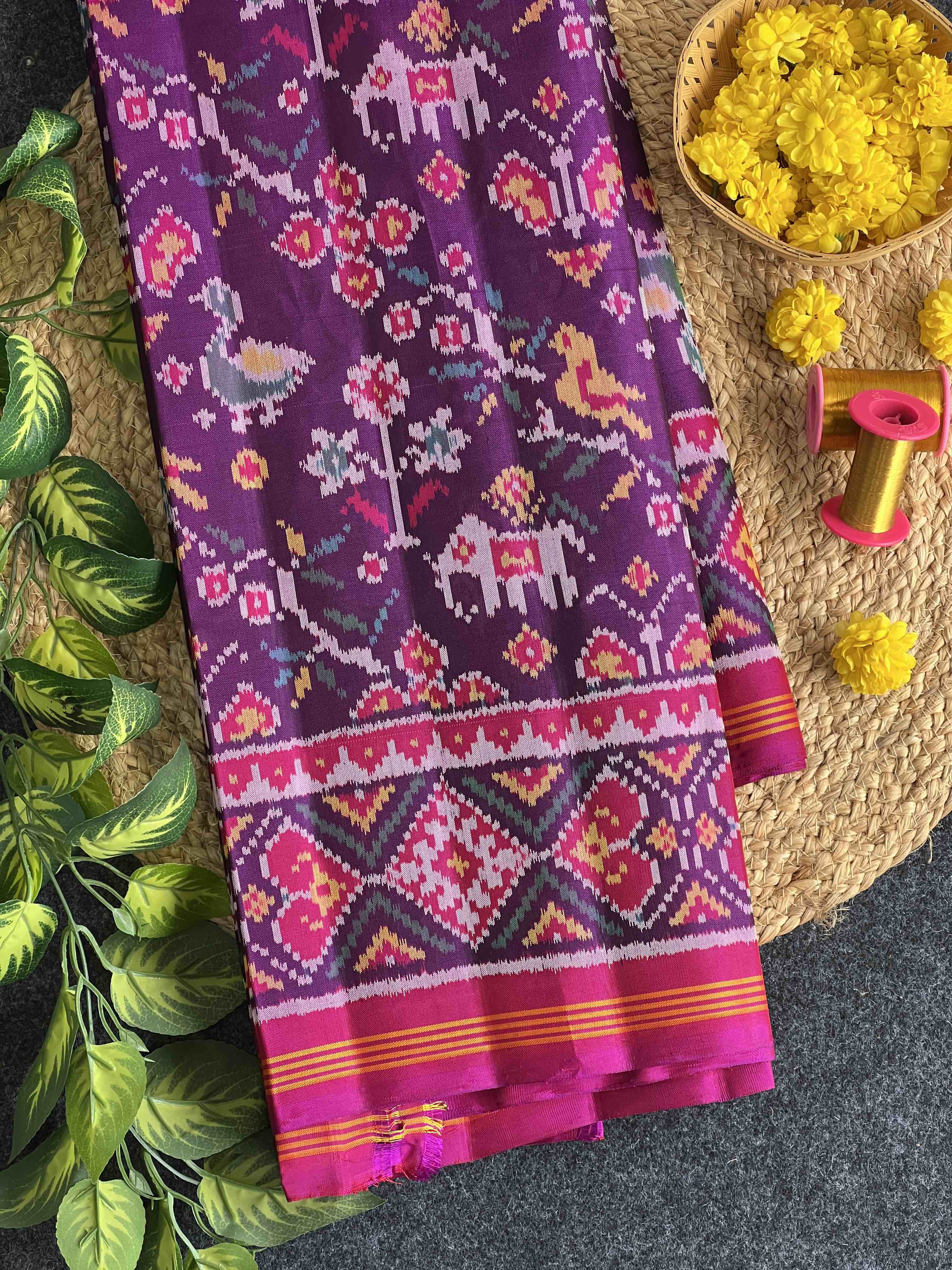 Laheriya Style Motifs Design Handwoven Patola Silk Saree Main image