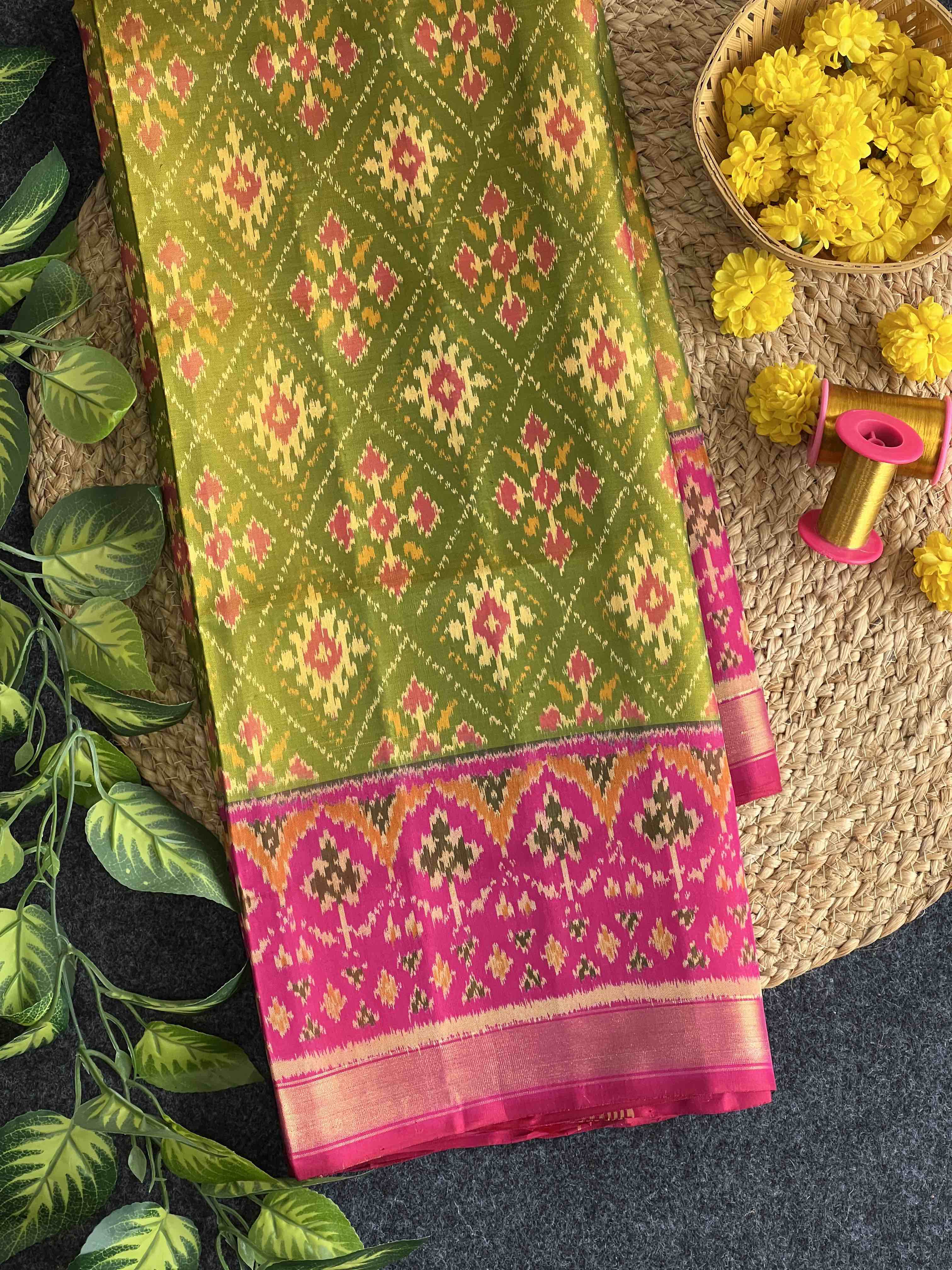 Pan-Chanda Traditional Design Handwoven Patola Silk Saree Main image