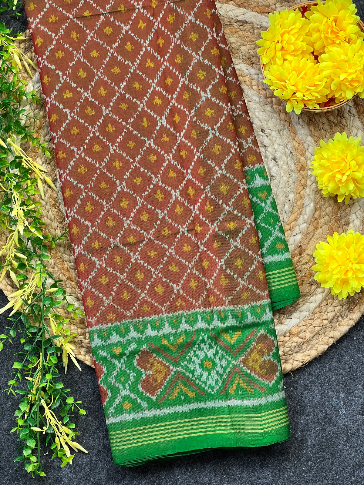 Buttonful Traditional Design Handwoven Patola Silk Saree Main image