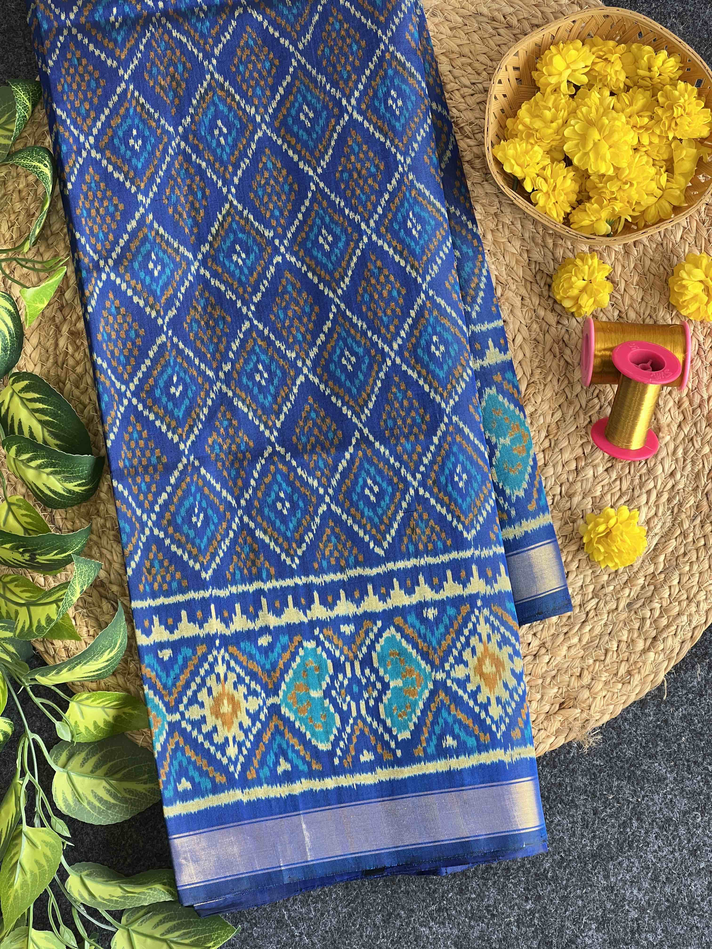Bandhej Design Handwoven Patola Silk Saree Main image