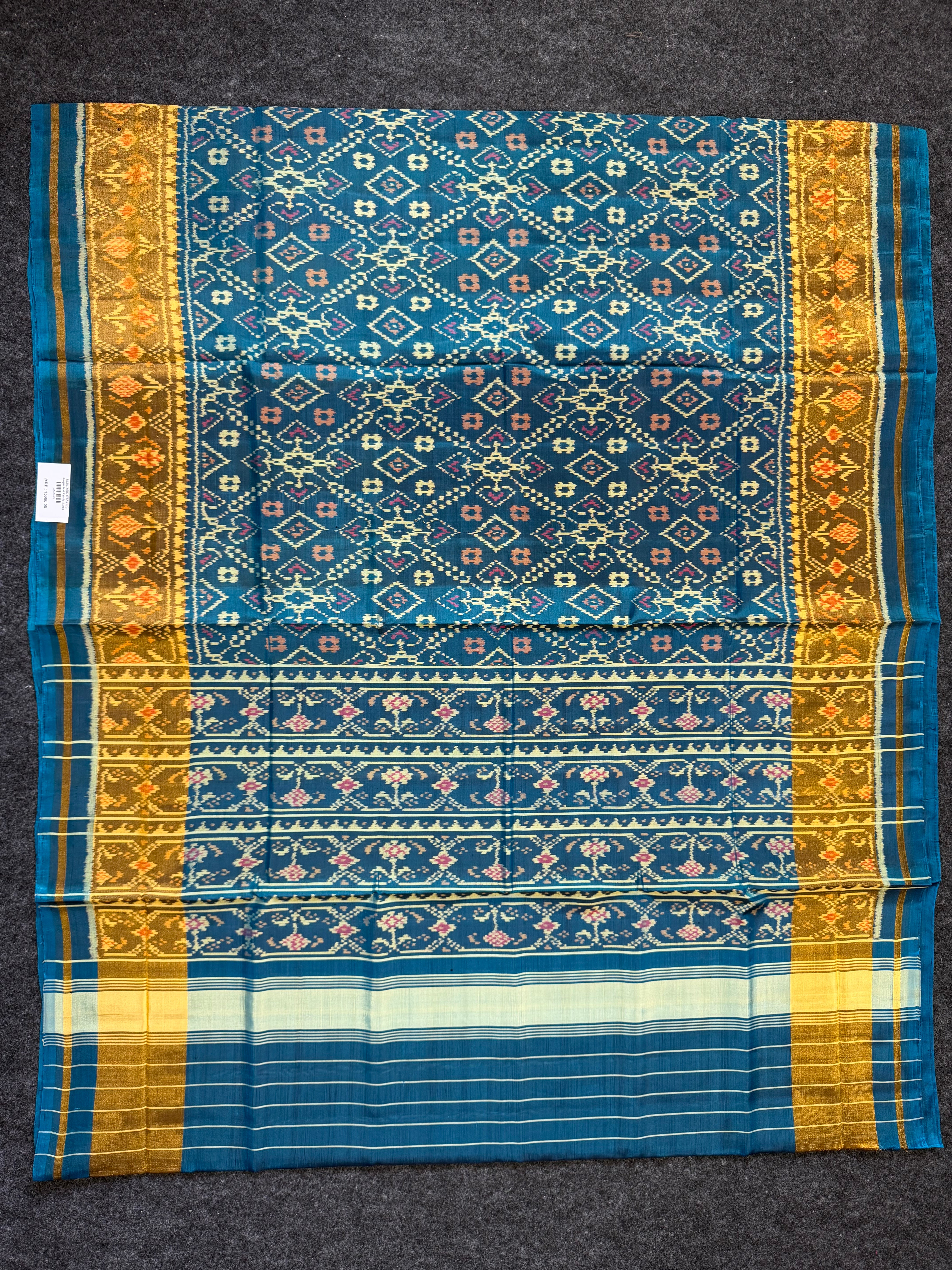 Manekchowk Traditional Design Handwoven Patola Silk Saree Secondary image