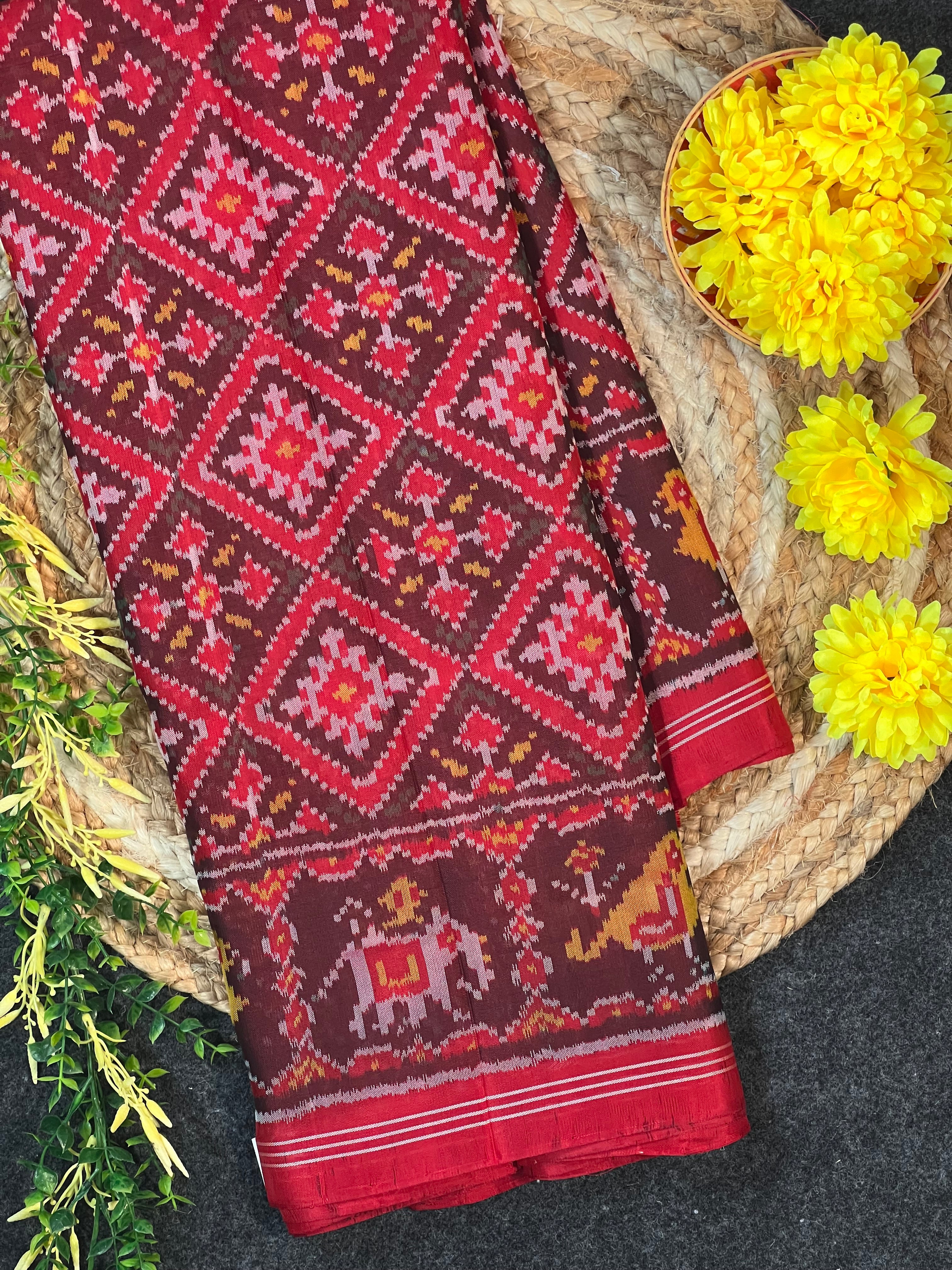 Traditional Design Handwoven Patola Silk Saree Main image