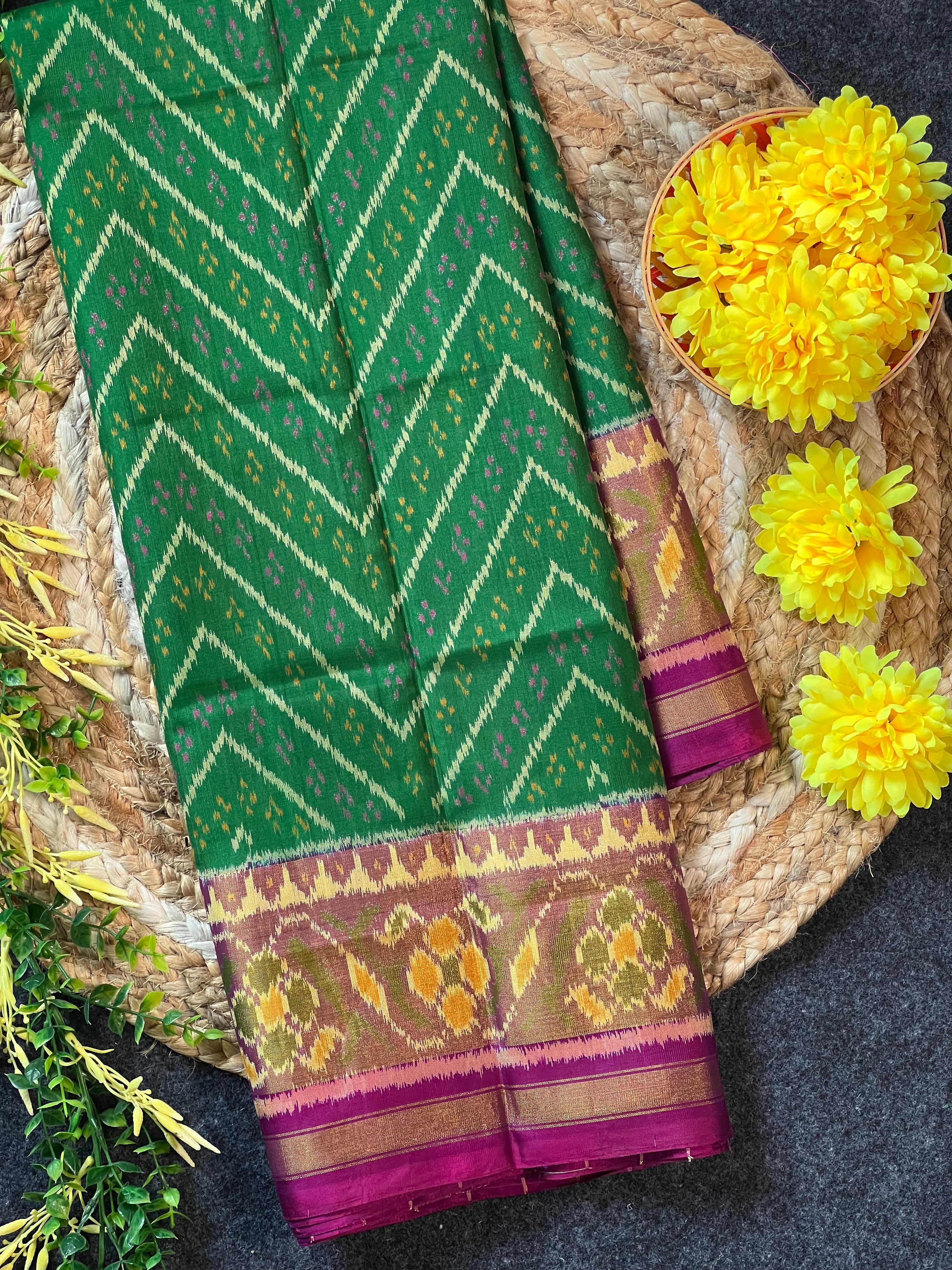 Laheriya Zigzag Handwoven Patola Silk Saree Main image