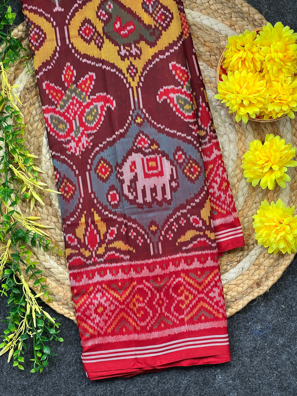 Motif Exclusive Design Handwoven Patola Silk Saree Main image