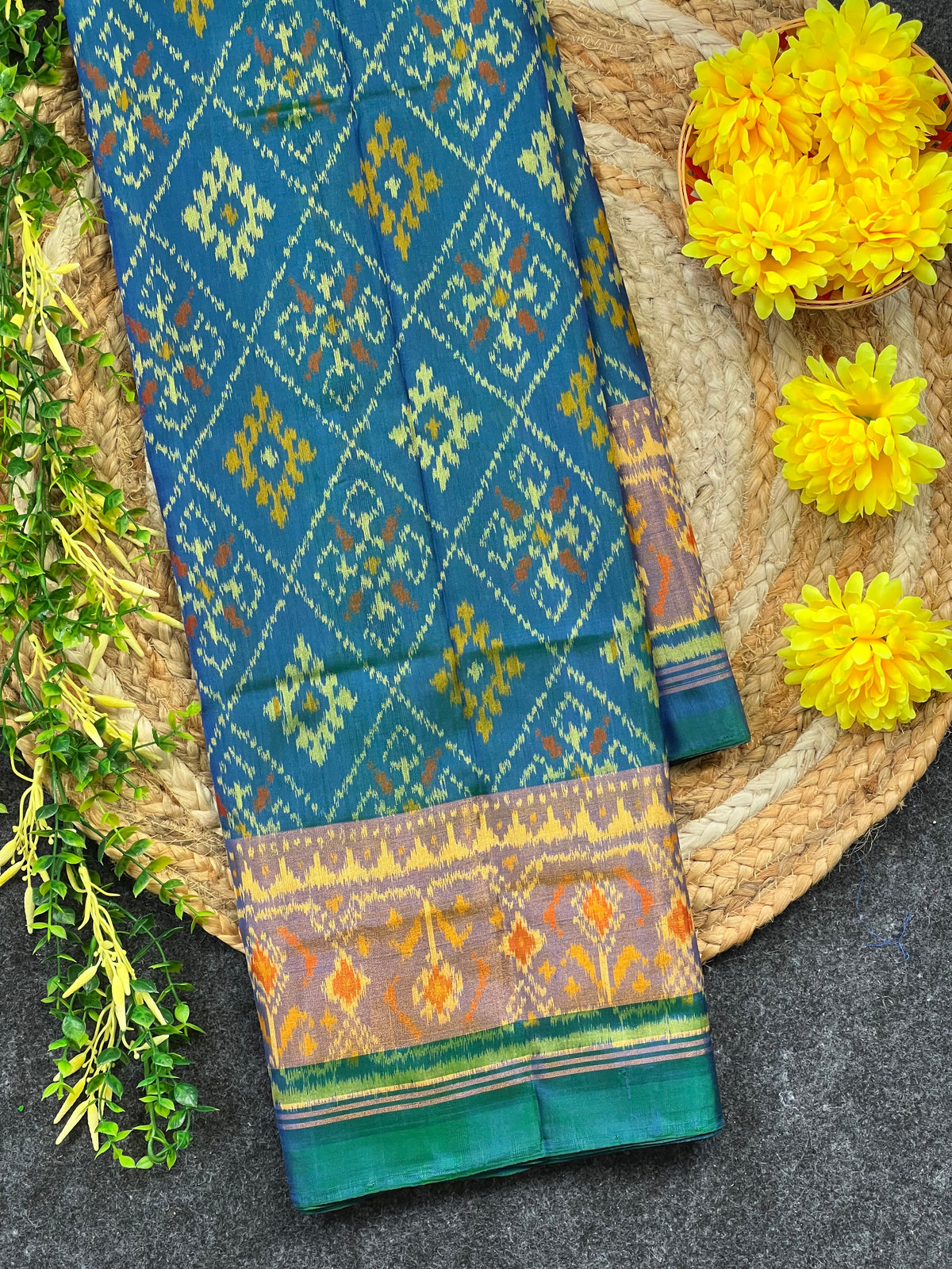 Royal Blue Pan-Chanda Traditional Design Handwoven Patola Silk Saree