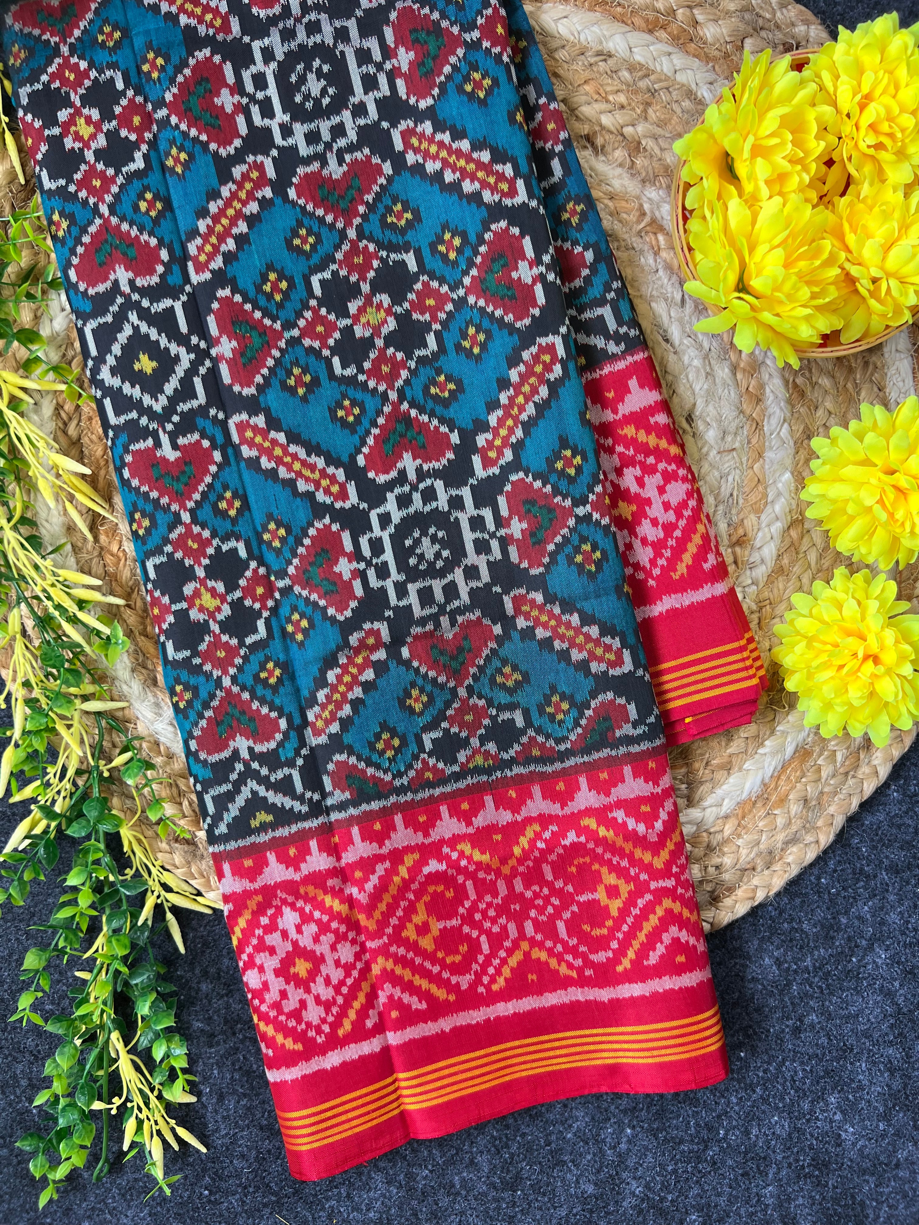 Blue Manekchok Traditional Design Handwoven Patola Silk Saree Main image