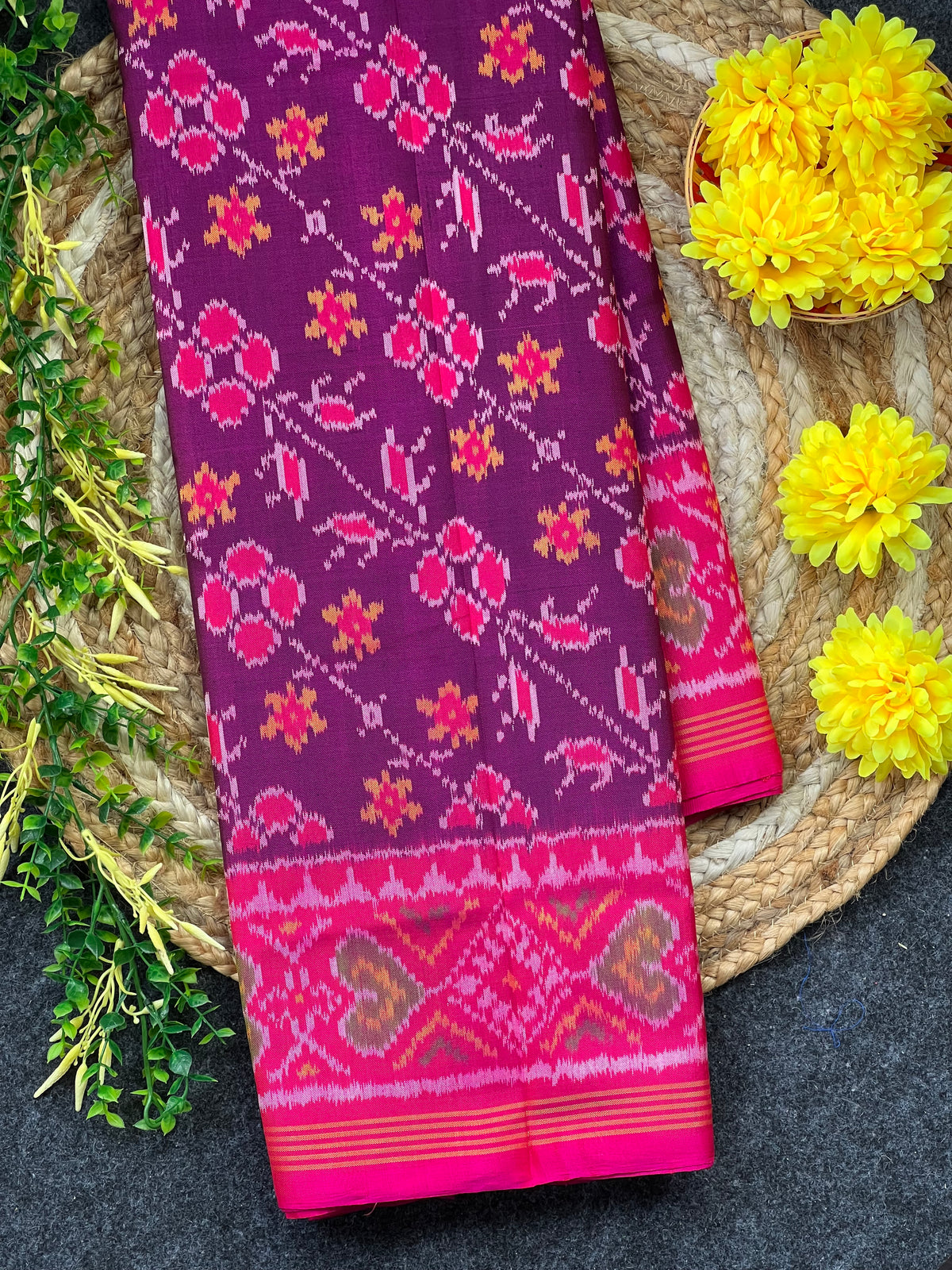 Laheriya Style Flower Design Handwoven Patola Silk Saree Main image