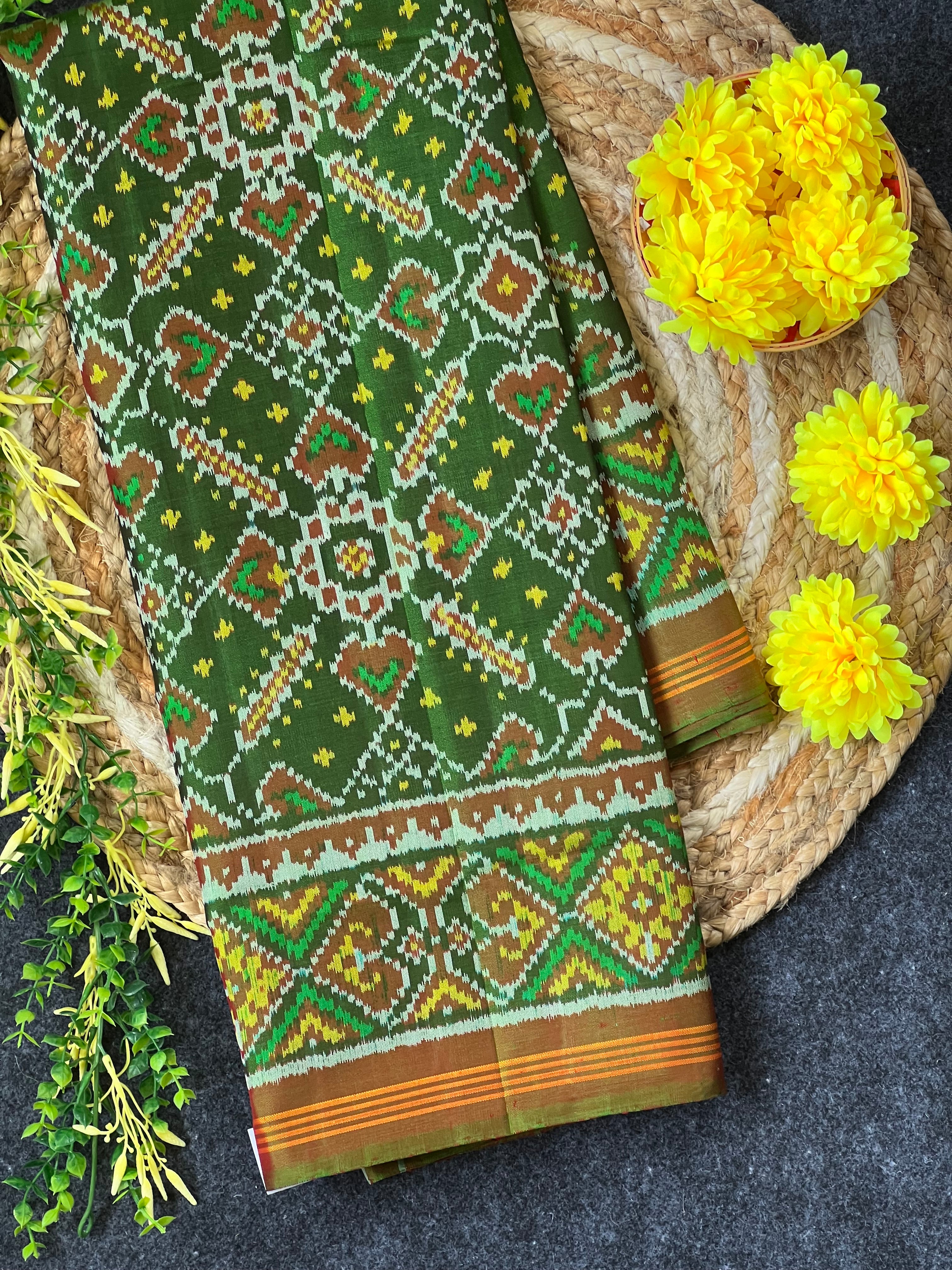 Manekchok Traditional Design Handwoven Patola Silk Saree Main image